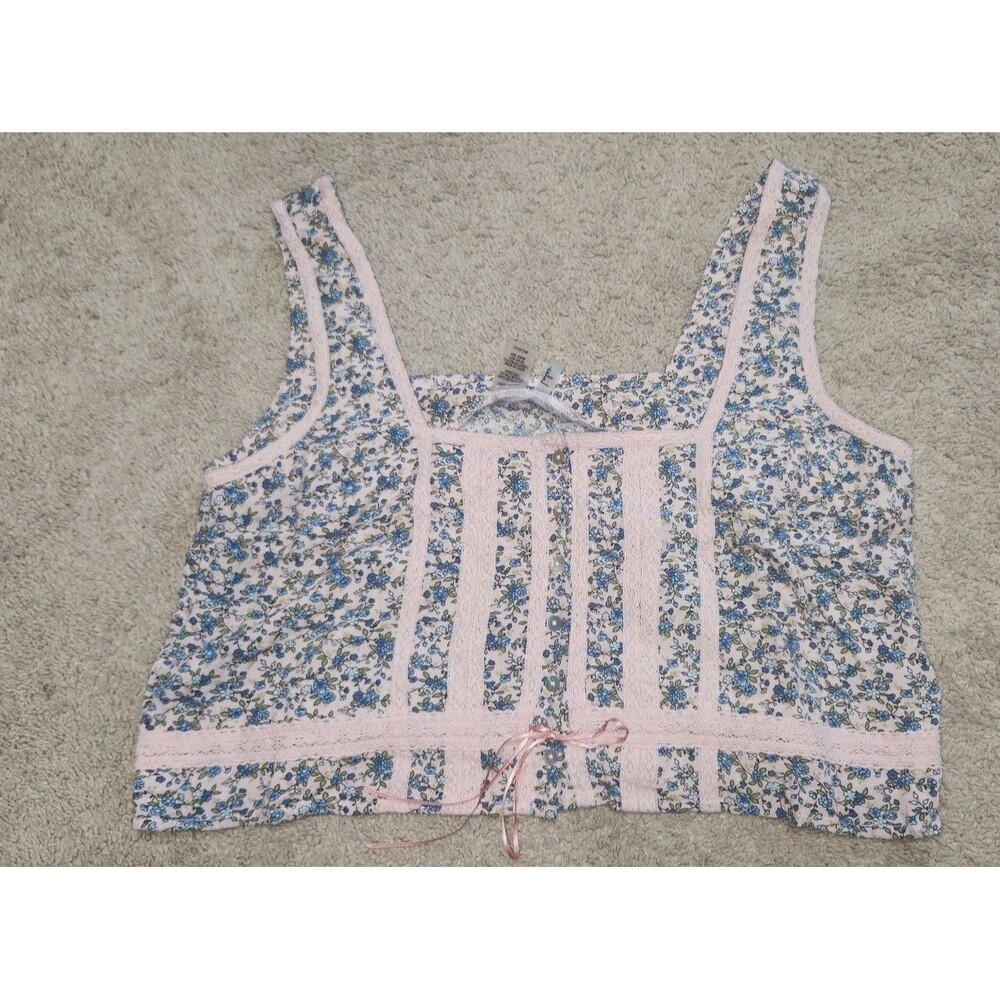 Lulu's lace up crop top